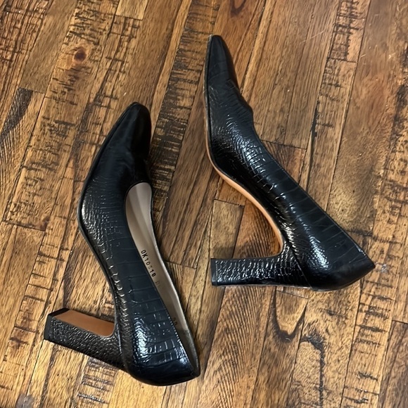 Salvatore Ferragamo Heels Black Crocodile Embossed Patent Leather Almond Toe 7 - Picture 4 of 12